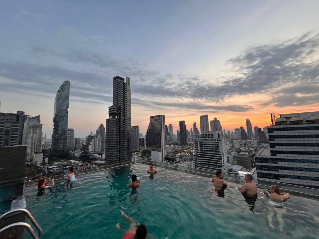 Amara hotel i widok na Bangkok