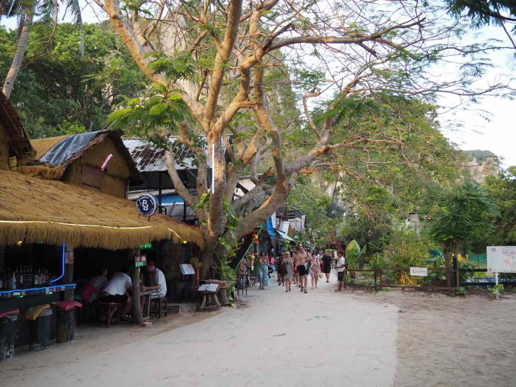 Spacer po Railay