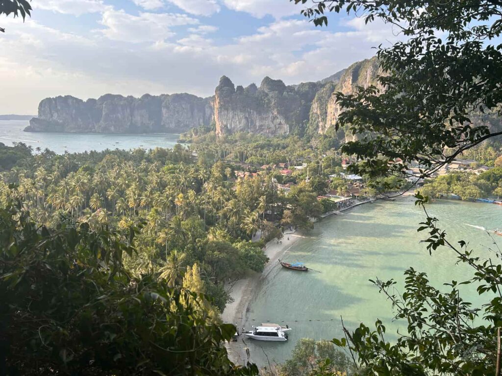 Panorama Railay East z punktu widokowego