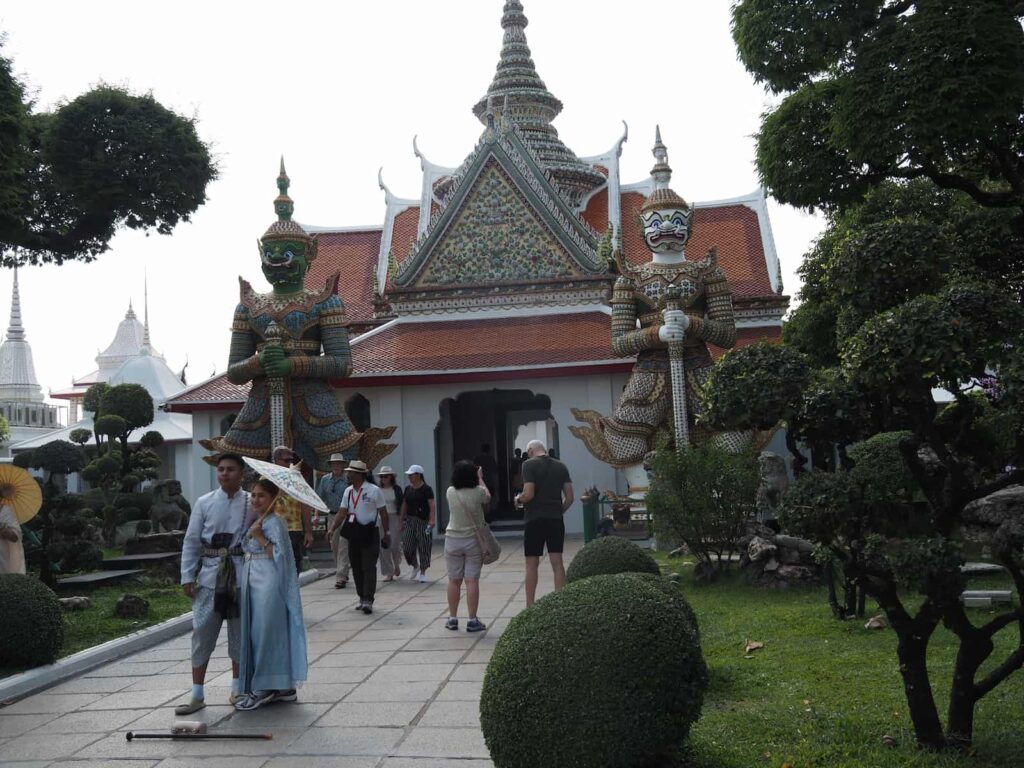 wejście do Wat Arun