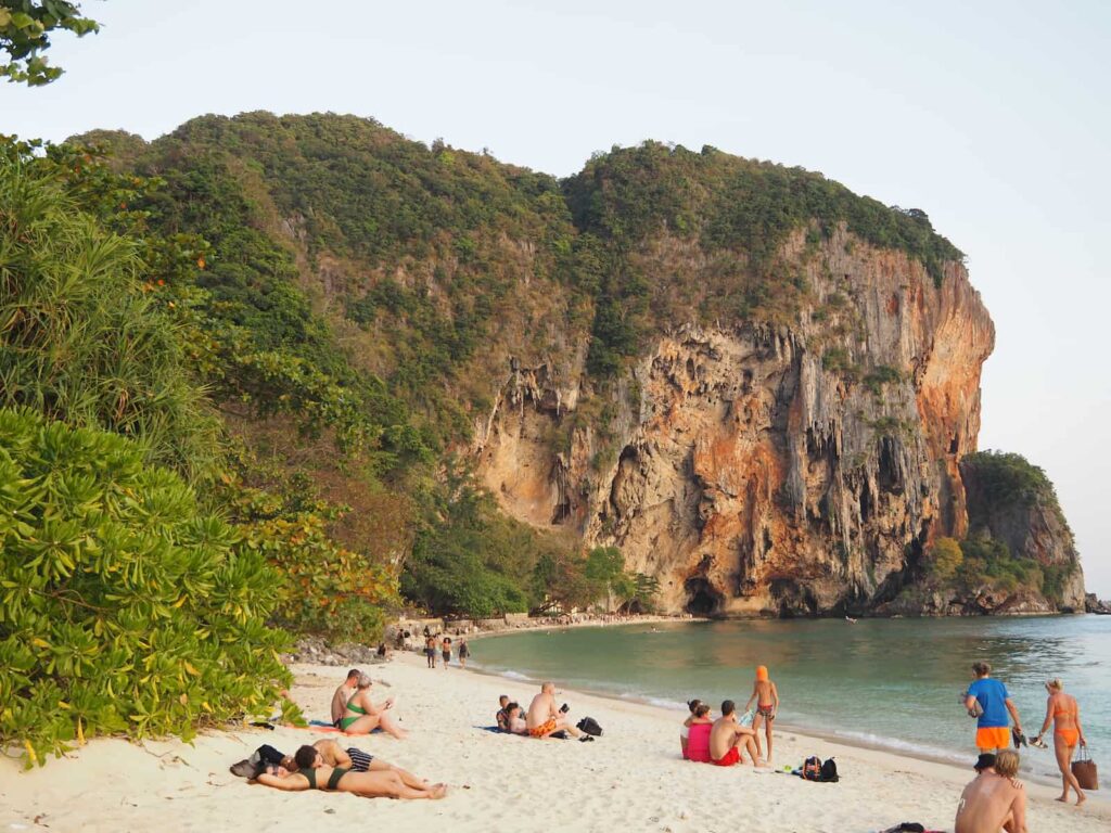 Railay Phra Nang Beach widok na piękne skały
