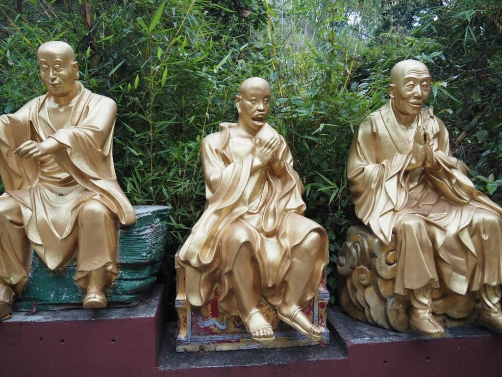 droga do Ten Thousand Buddhas to ciekawa trasa