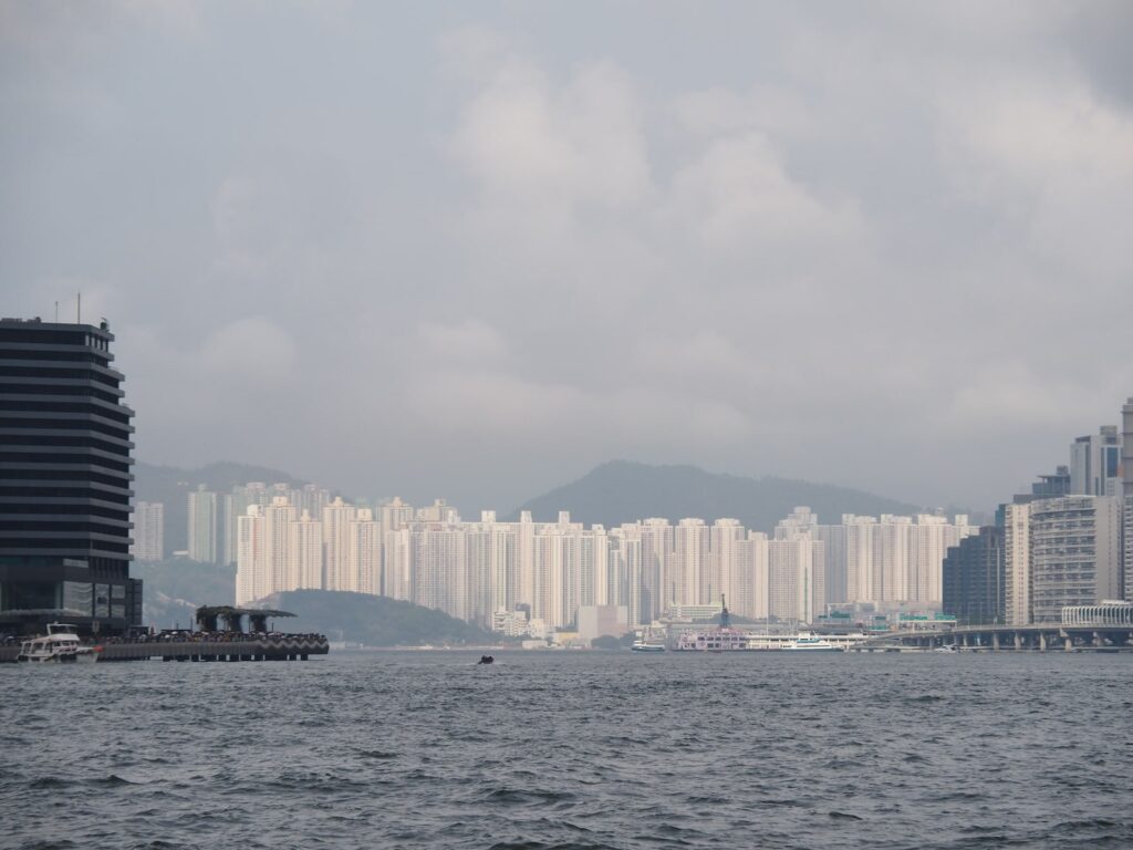 Hongkong panorama miasta widziana z promu Star Ferry